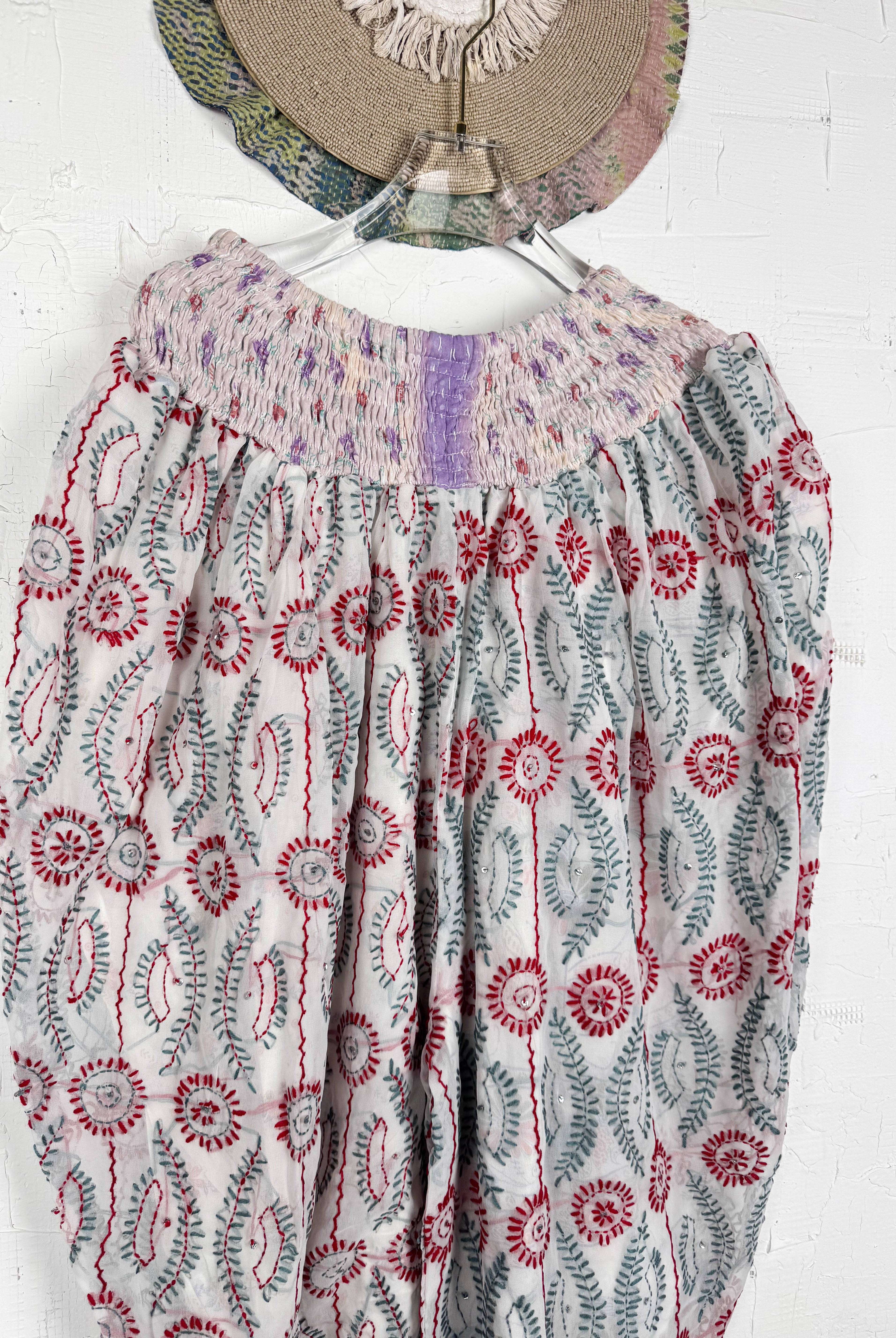 Comfortable embroidered pants - Love Protect Sustain