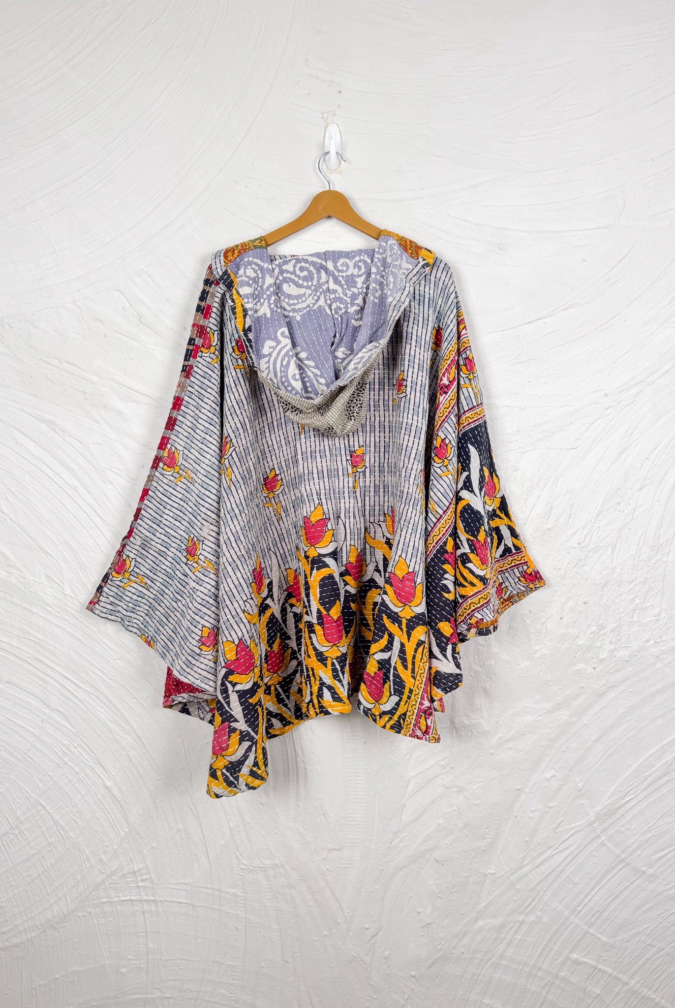 Travel kantha poncho - Love Protect Sustain