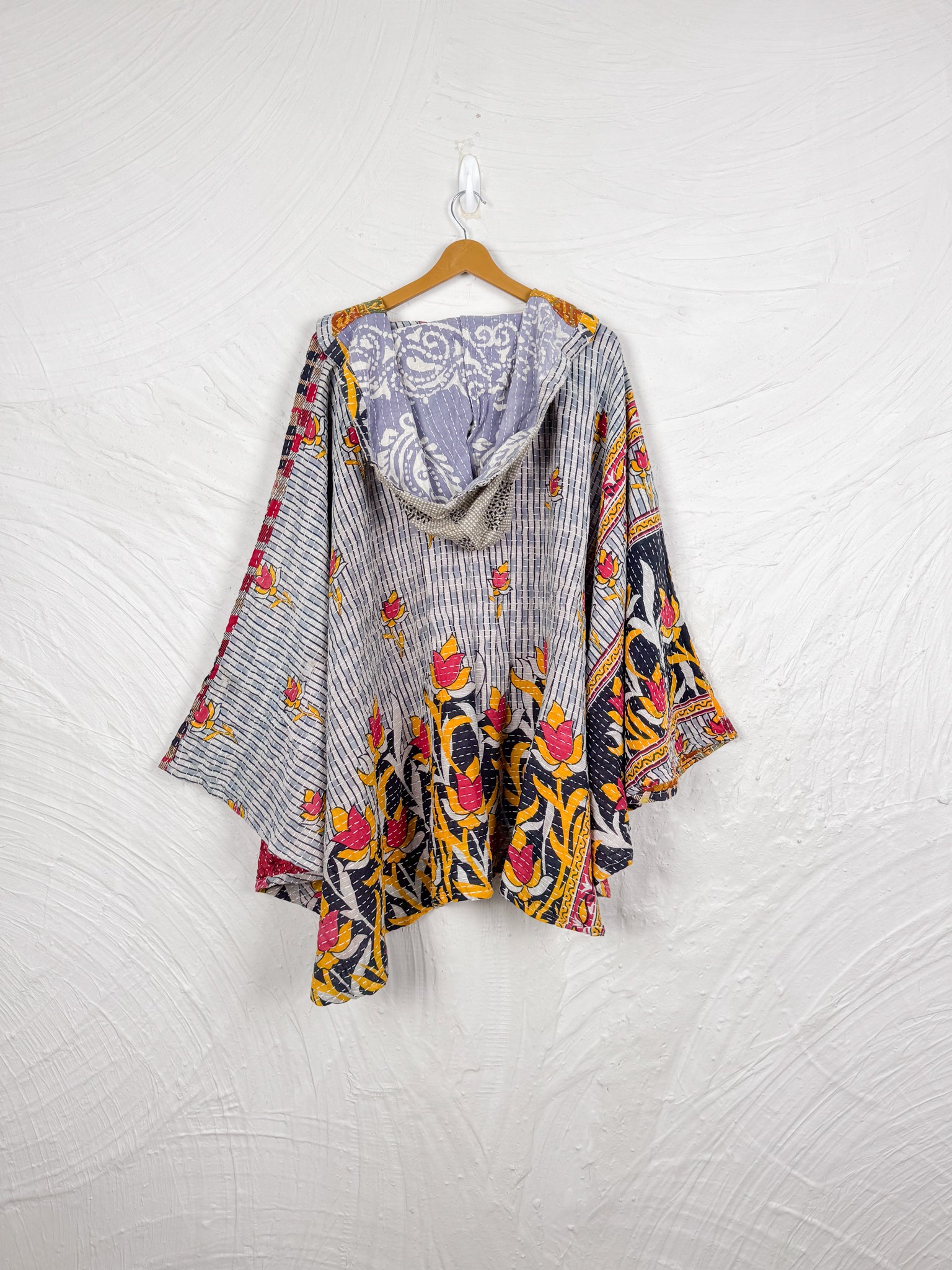 Travel kantha poncho - Love Protect Sustain