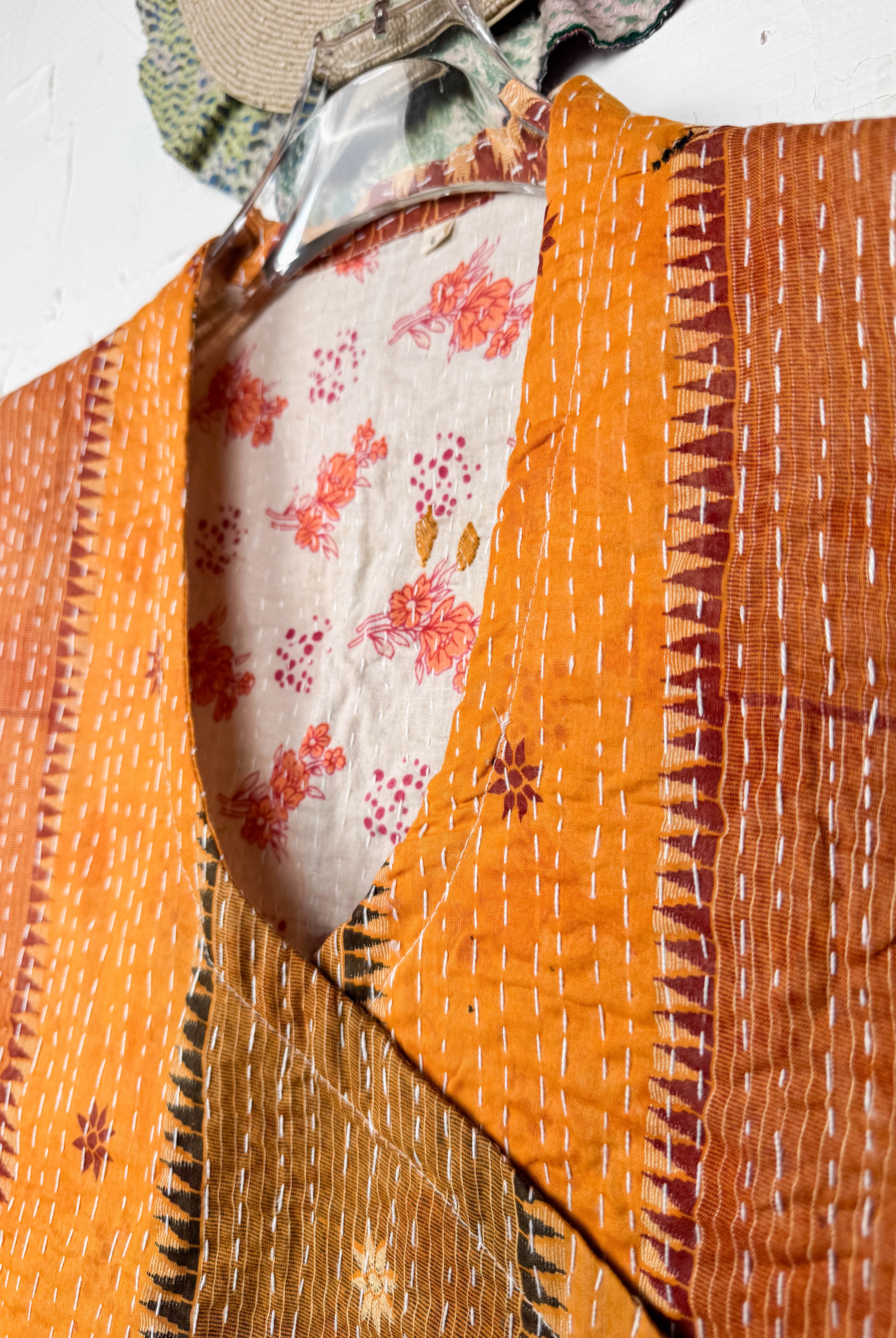 V-neck crop top - Love Protect Sustain