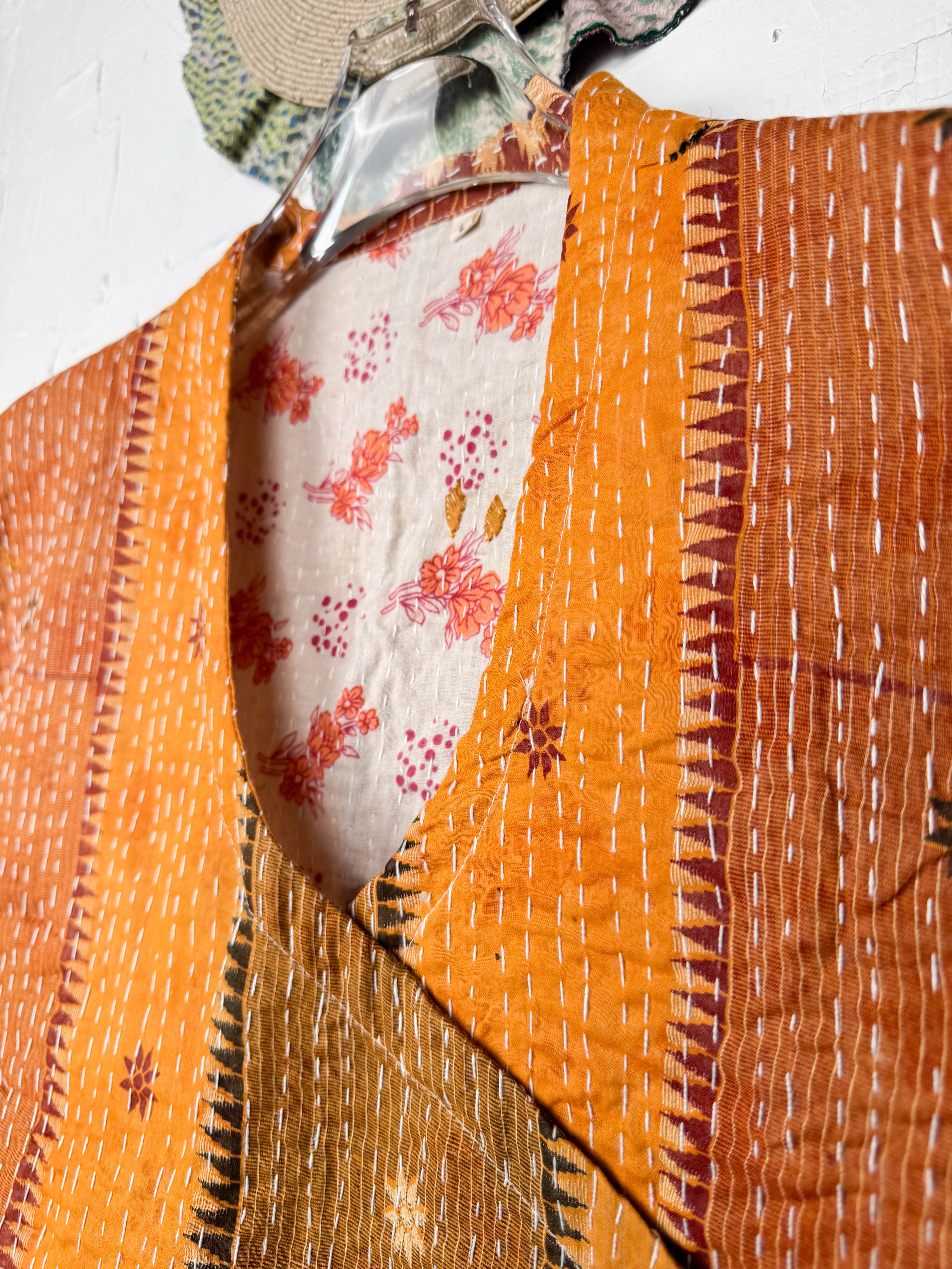 V-neck crop top - Love Protect Sustain