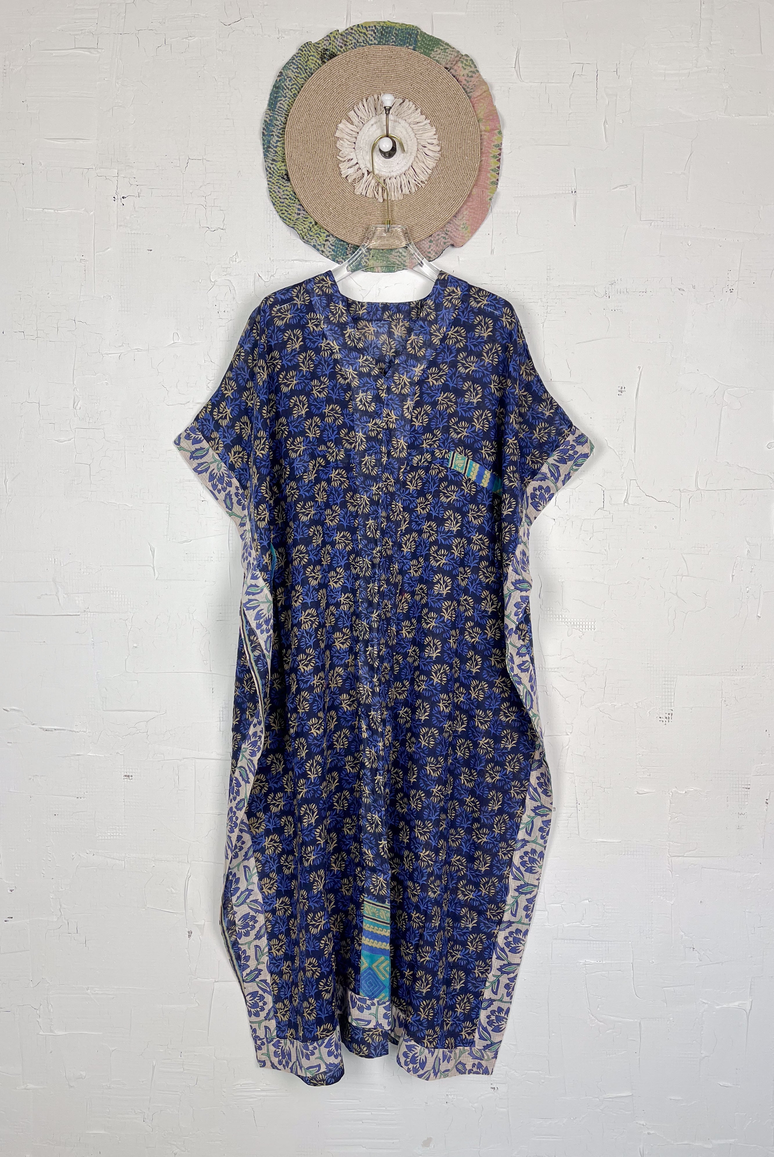 V-neck kaftan - Love Protect Sustain