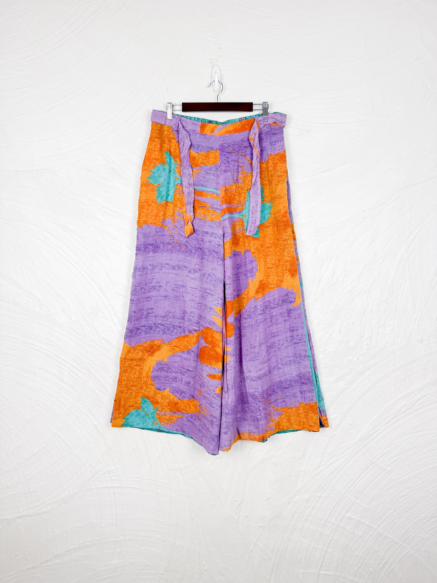 reversible bottom - Love Protect Sustain