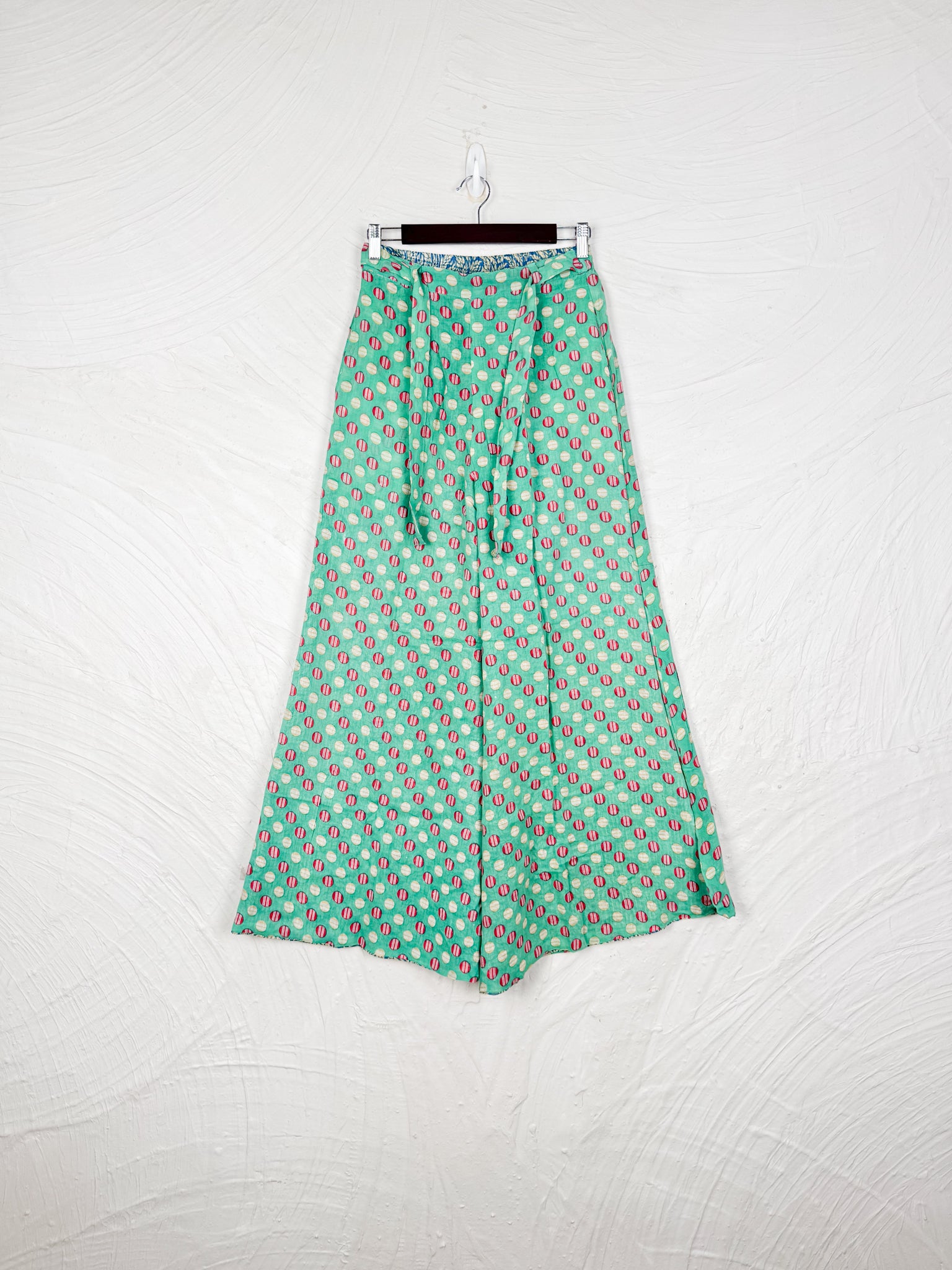 small fower pants - Love Protect Sustain