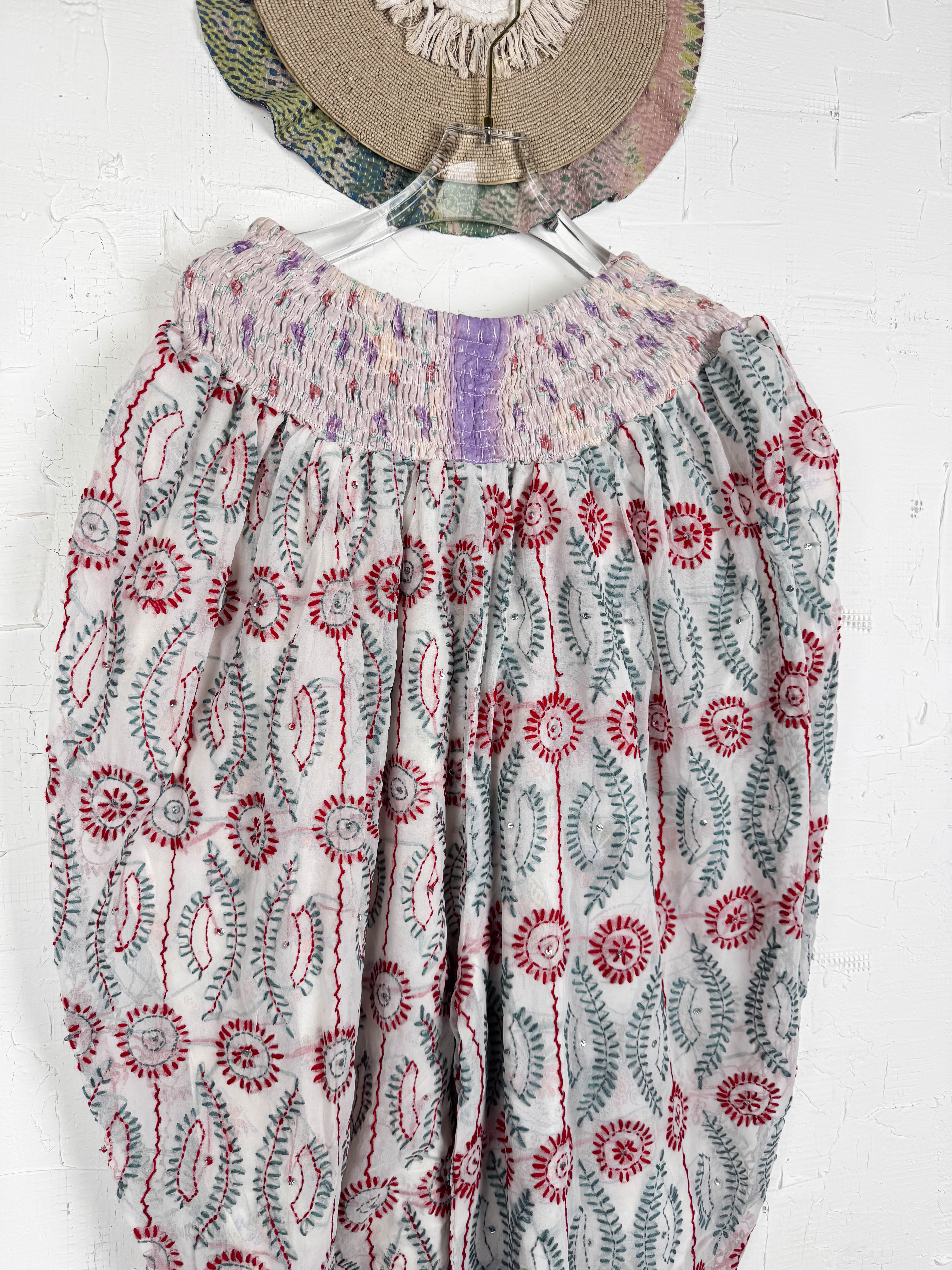 Comfortable embroidered pants - Love Protect Sustain 